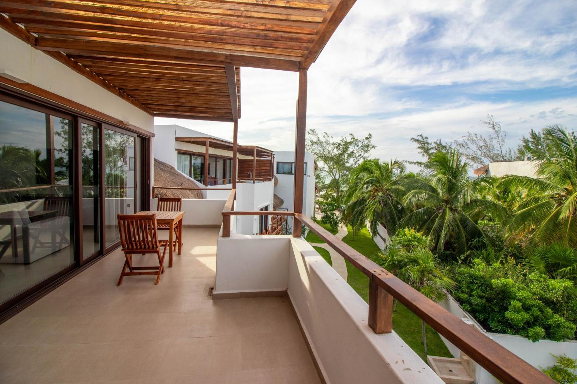 My Blue Hotel Holbox Exterior foto A balcony